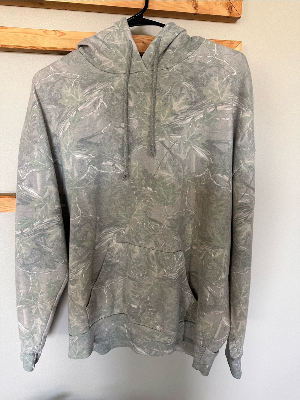 PacSun Camo Hooded Sweatshirt Women's Medium
